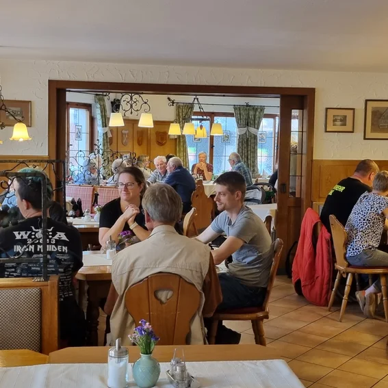 41-Abendessen-Storch.jpg