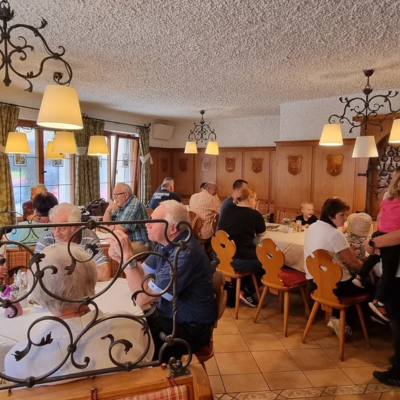 42-Abendessen Storch.jpg